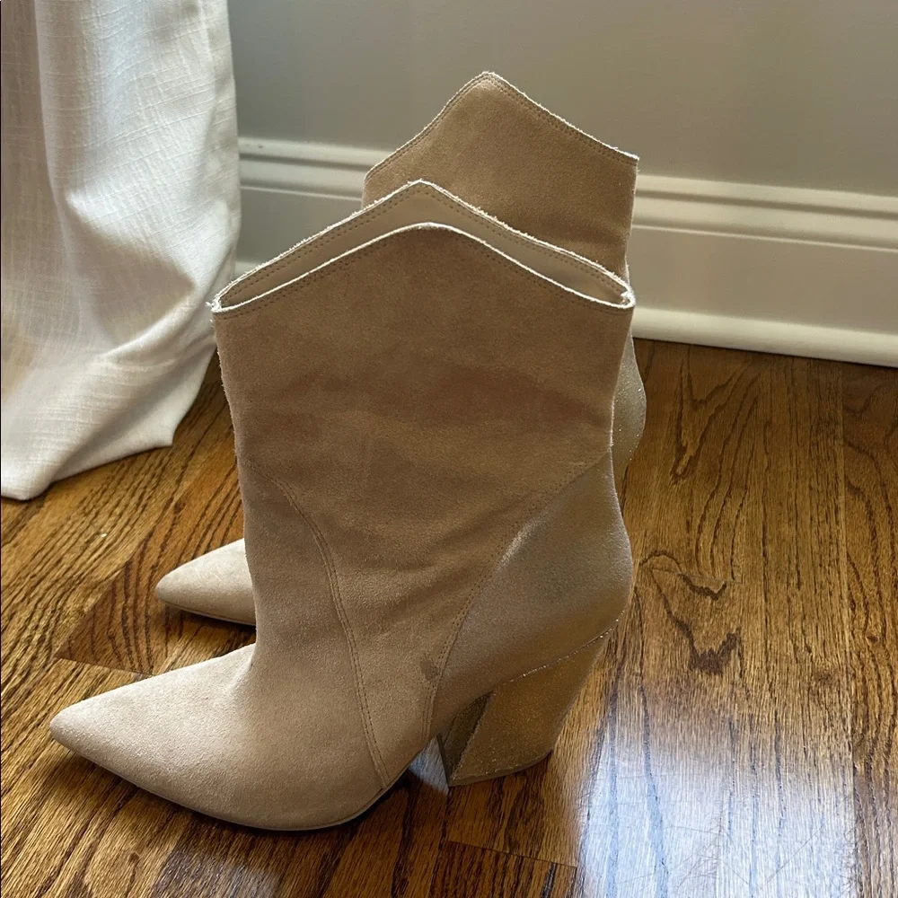 Dolce Vita Beige Suede Pointed-Toe Heeled Boots - Picture 3 of 6